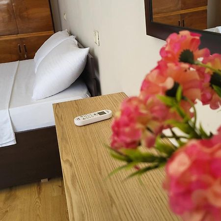 Liam'S Apartment Дуррес Екстер'єр фото